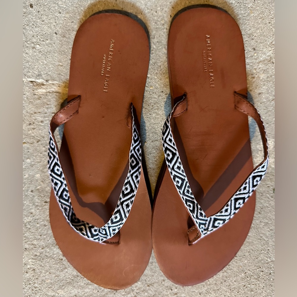 American Eagle flip flops